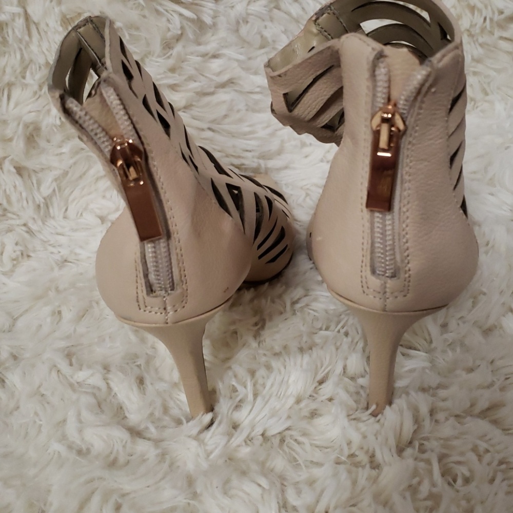 IINC heels. - Picture 2 of 4